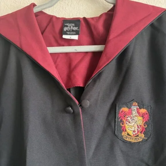 UNIVERSAL STUDIOS Wizarding World of Harry Potter GRYFFINDOR Adult S Cloak Robe - Picture 3 of 8